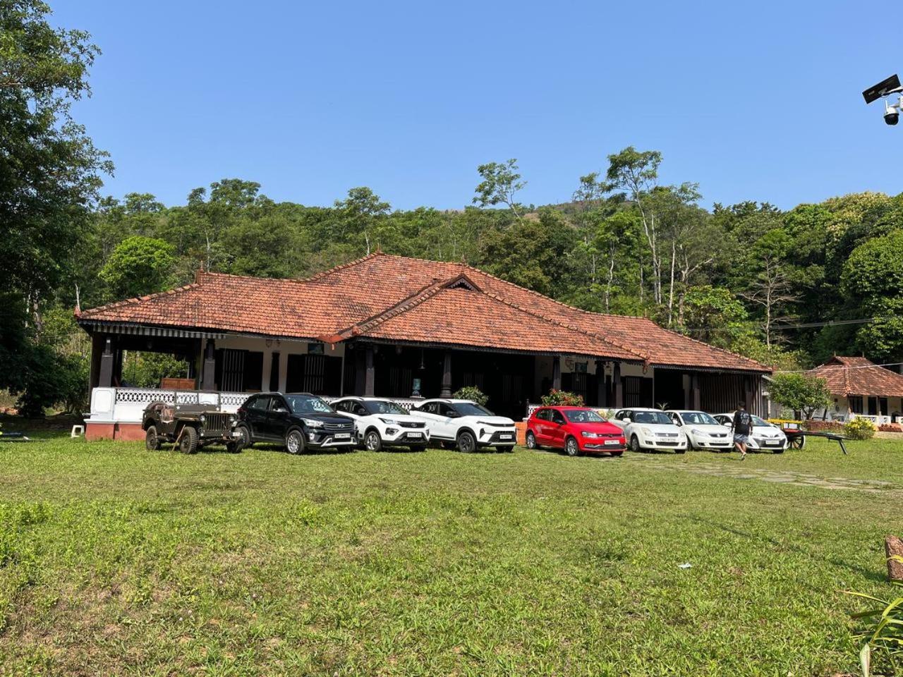 Highland Estate Hotel Sakleshpur Luaran gambar